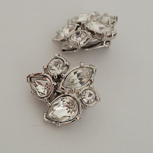 Swarovski Silver Tone Crystal Clear Cluster Button Clip On Earrings - Picture 5 of 6